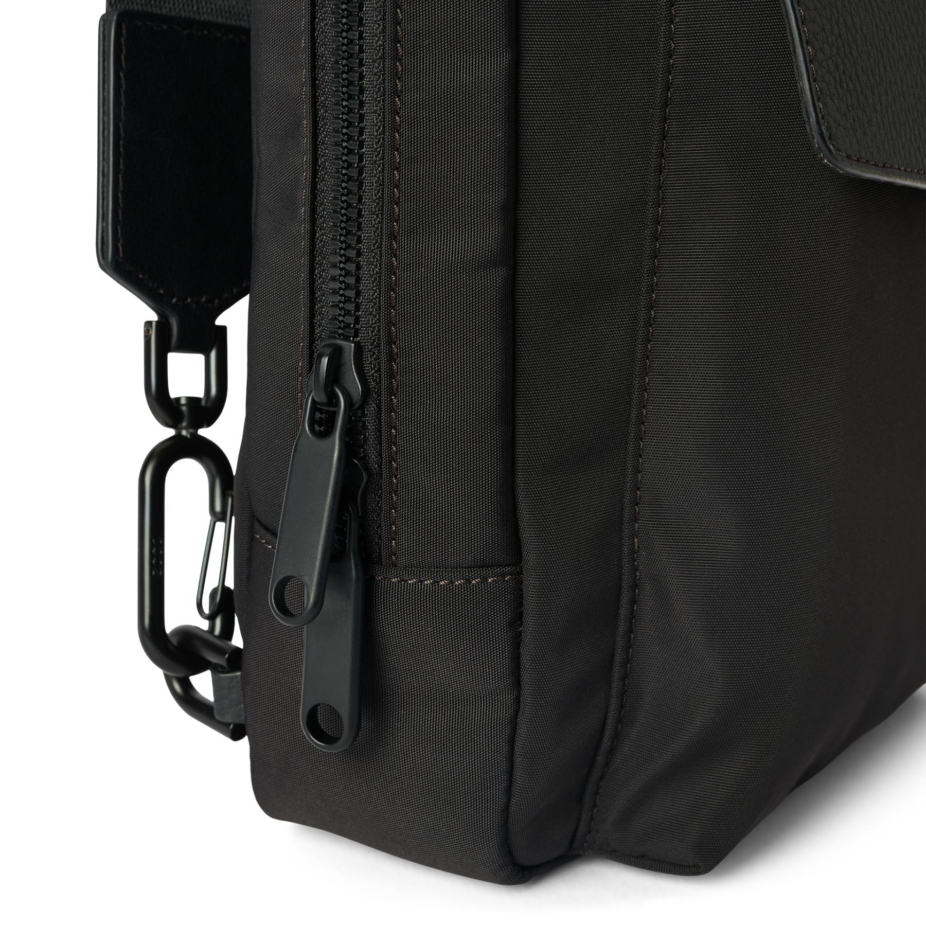 ECCO VOYAGER X BODY SLING + colour
