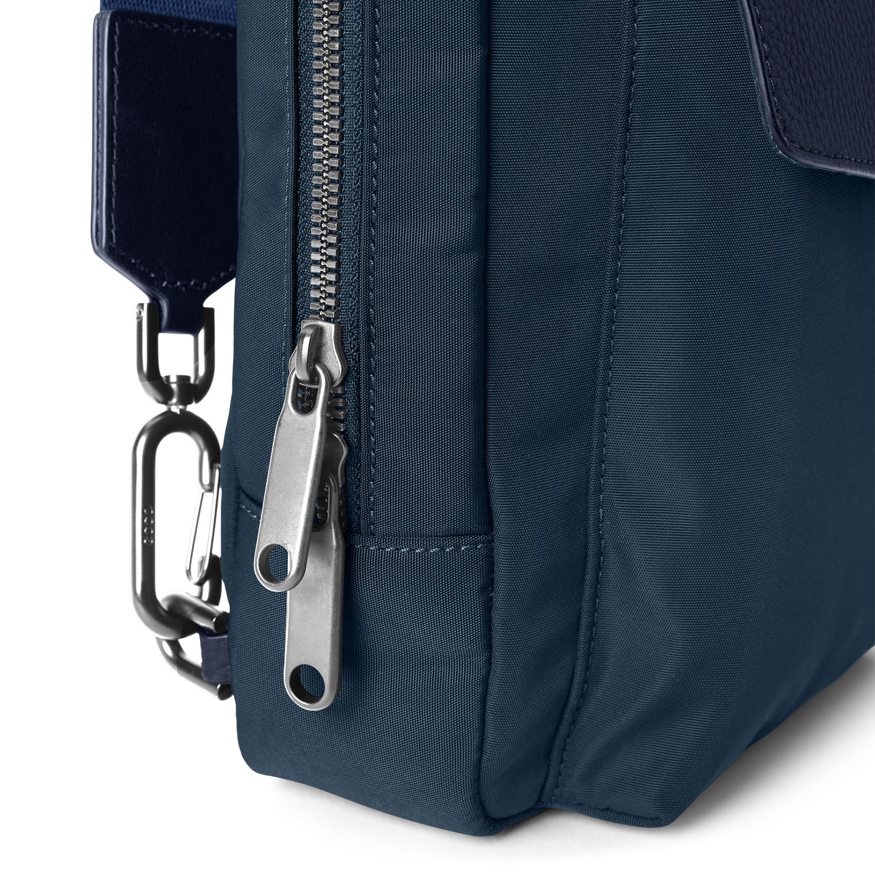 ECCO VOYAGER X BODY SLING + colour